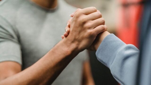 كيف تكون محبوبا بين الناس