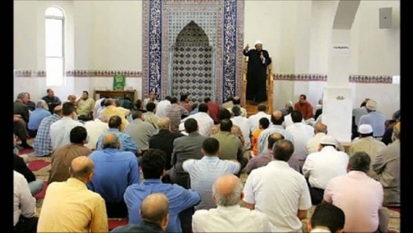 دور الإمام والخطيب في المسجد