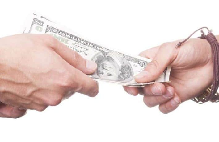 حكم إعطاء الزكاة للإخوة