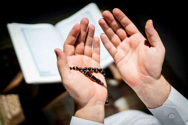 الاستنصار بالدعاء وعشر ذي الحجة