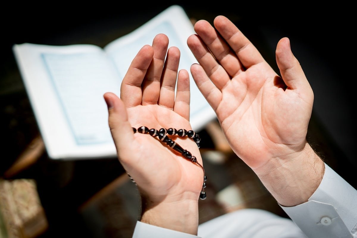 الاستنصار بالدعاء وعشر ذي الحجة